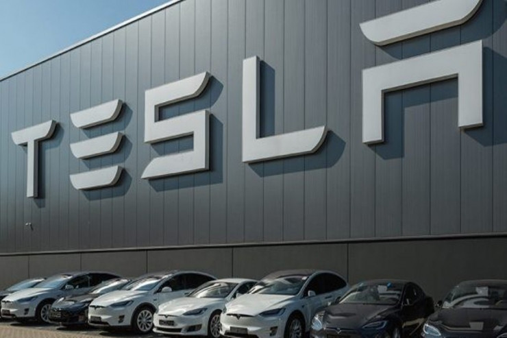 "Tesla"ya qarşı 6,9 milyonluq TƏZMİNAT İDDİASI  