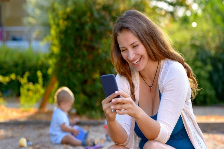 Analar mobil telefondan daha çox hansı məqsədlə istifadə edir - SORĞU 