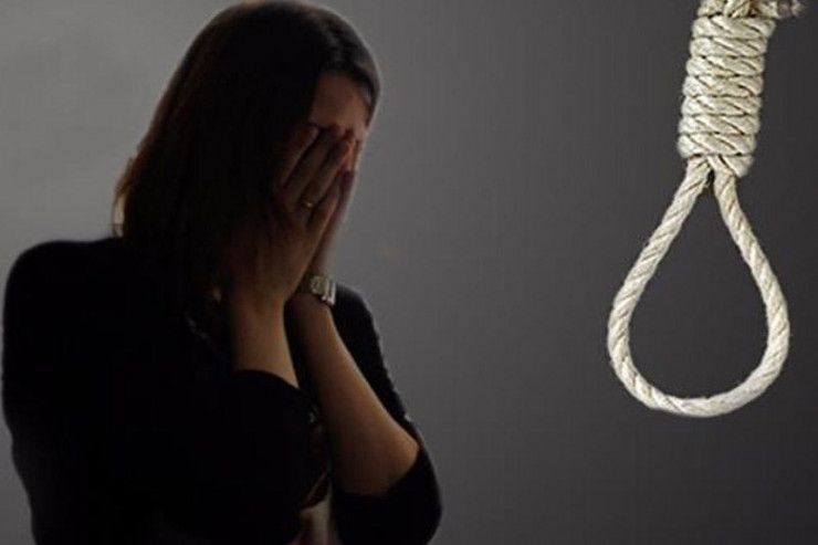 Bakıda gənc qız özünü asdı