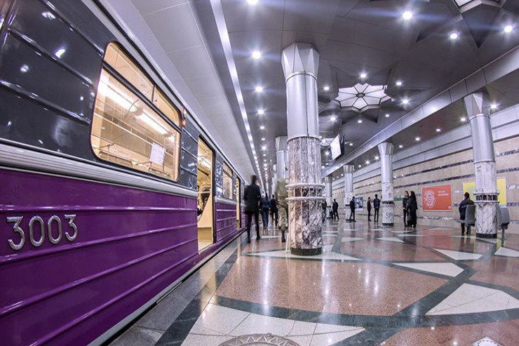 Bakı metrosunda  PROBLEM:   sərnişinlər təcili...