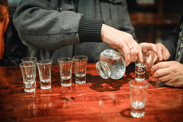 Moskvada alkoqoldan kütləvi zəhərlənmə:  ölən var 
