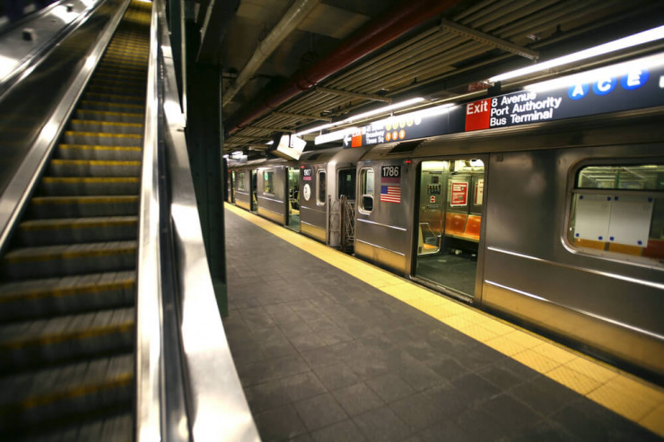 Nyu-York metrosunda atışma baş verdi