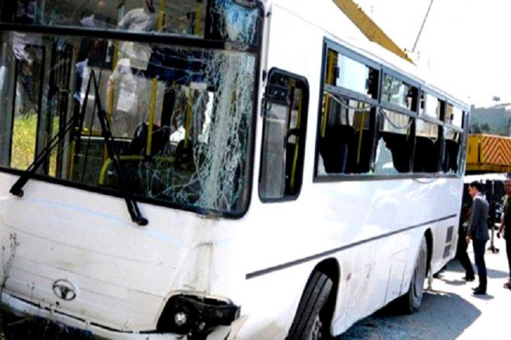 Bakıda avtobus polis şöbəsinə ÇIRPILDI 