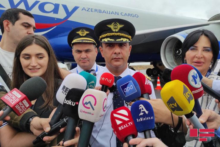 Rasim Əşrəfov, “Boeing 747-400” tipli hava gəmisinin kapitanı