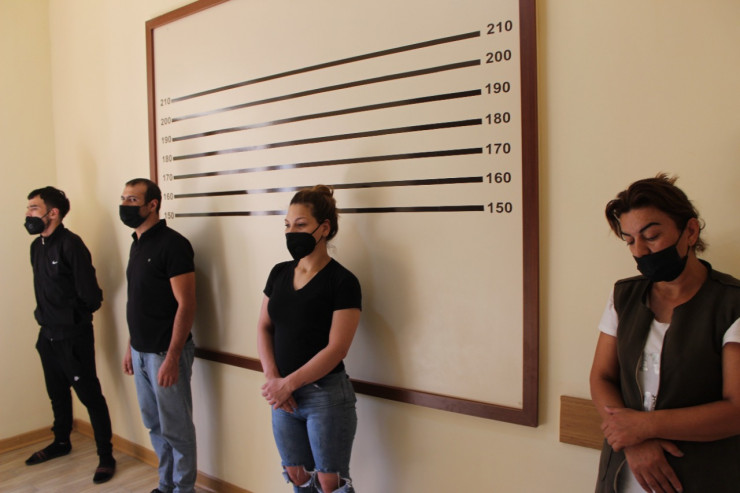 Elektron qolbaqla gəzir, üstündən narkotik çıxdı -FOTO 