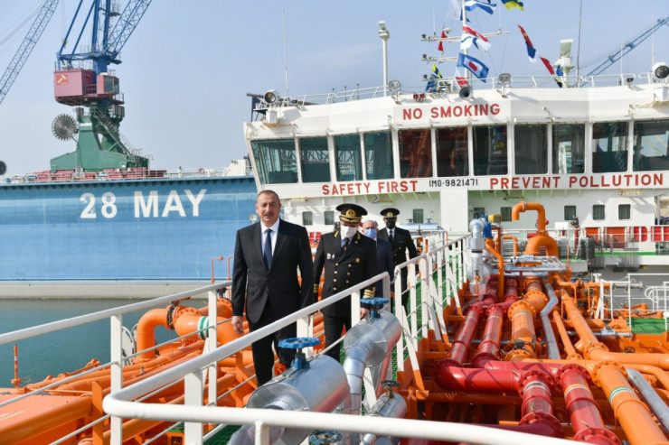 Prezident “Kəlbəcər” tankerinin istismara verilməsi mərasimində