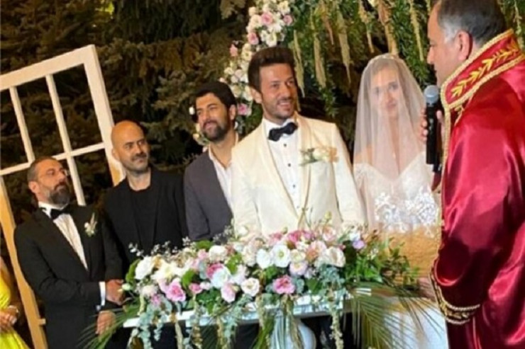 Məşhur serialın cütlüyü evləndi