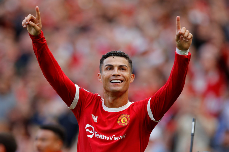 Ronaldo topla vurduğu qadına hədiyyə verdi - FOTO 