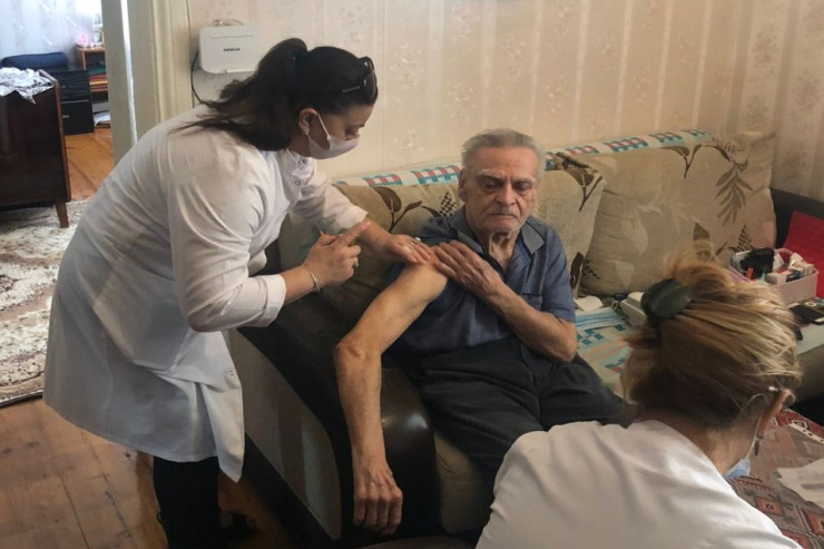 Səbaildə xüsusi qayğıya ehtiyacı olan sakinlər yaşadıqları ünvanda peyvənd olunurlar