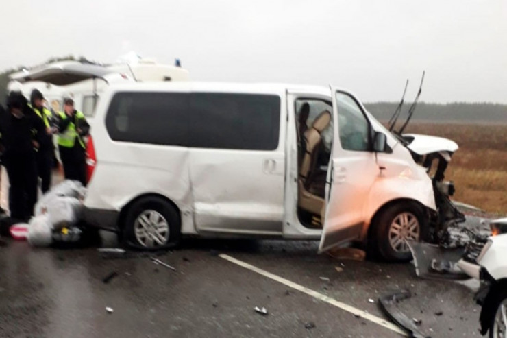 Rusiyada mikroavtobus aşıb, 2 nəfər ölüb, 10 nəfər yaralanıb