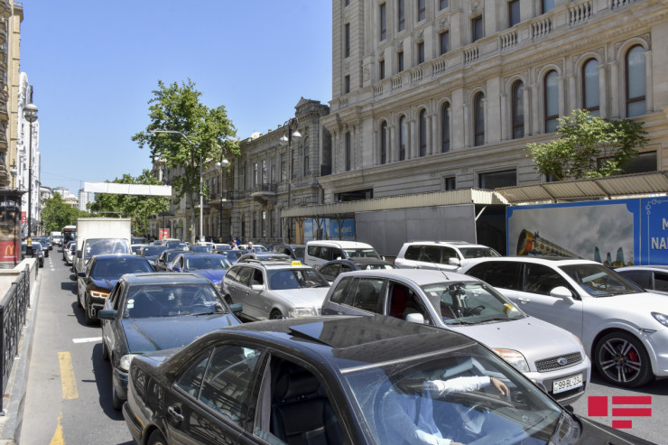 Hazırda Bakının bu küçələrində  sıxlıq var