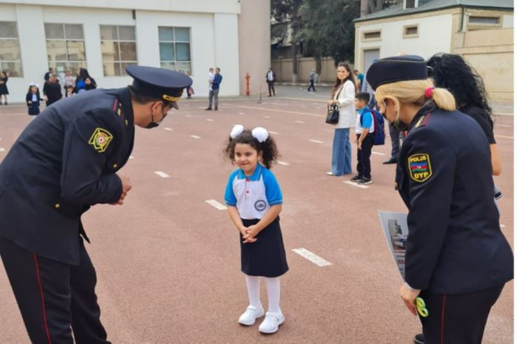 Yol polisinin məktəblərdə görüşü