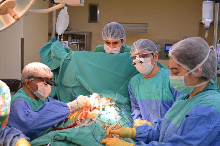 Bu dəfə kişi aktyor sinəsini KİÇİLDƏCƏK  - FOTO 