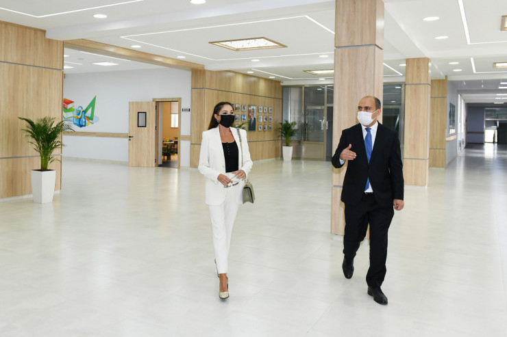 Mehriban Əliyeva yeni tikilən məktəbdə - FOTO 