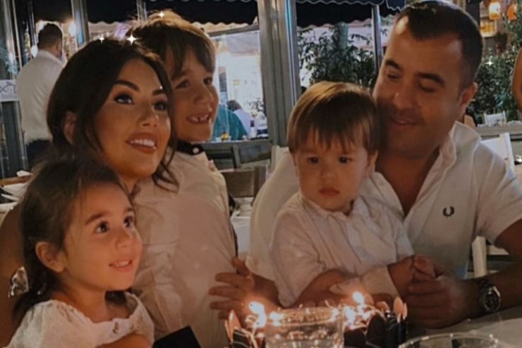 Müğənni Safurə Əliyeva ailəsi ilə