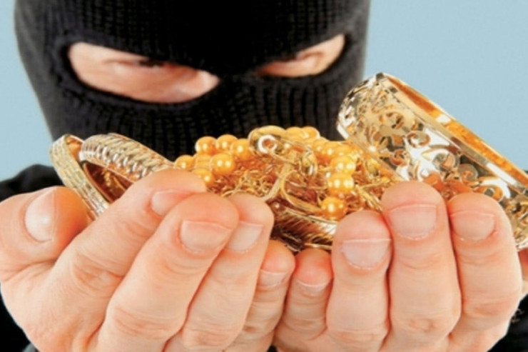 Evdən külli miqdarda qızıl oğurlandı