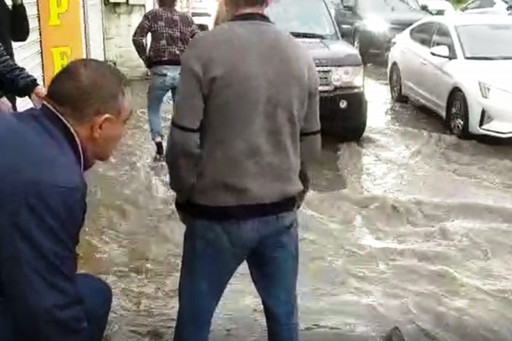 Bakıda yağış yolları bu hala saldı - VİDEO   - YENİLƏNİB 