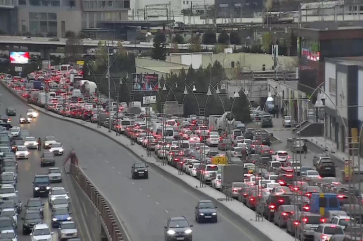 Hazırda Bakının əksər yollarında kəskin tıxac var - SİYAHI 