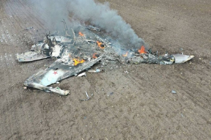 Ukraynada Rusiyanın Su-34-ü vuruldu:  Pilot əsir götürüldü  -  FOTO 