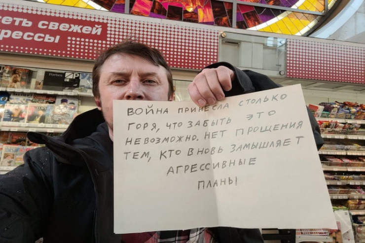Putinin sözləri başına bəla oldu: 30 min rubl cərimələndi  