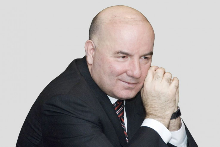 Elman Rüstəmov  Mərkəzi Bankdan getdi 