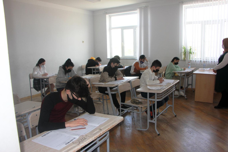 Üzərində telefon aşkarlanan 3 nəfər imtahandan xaric edildi