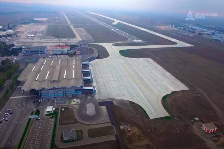 Odessa aeroportuna raket zərbəsi: uçuş zolağı sıradan çıxdı 