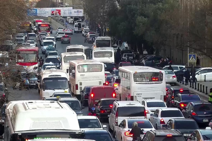 Bakıda 159 avtobus TIXACDA QALDI 