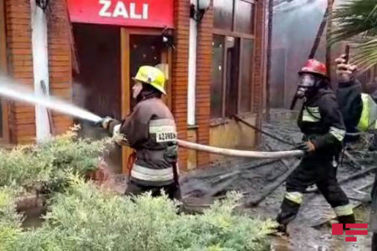 ​​​​​​​Bakının mərkəzində yanan restoran söndürüldü - YENİLƏNİB 
