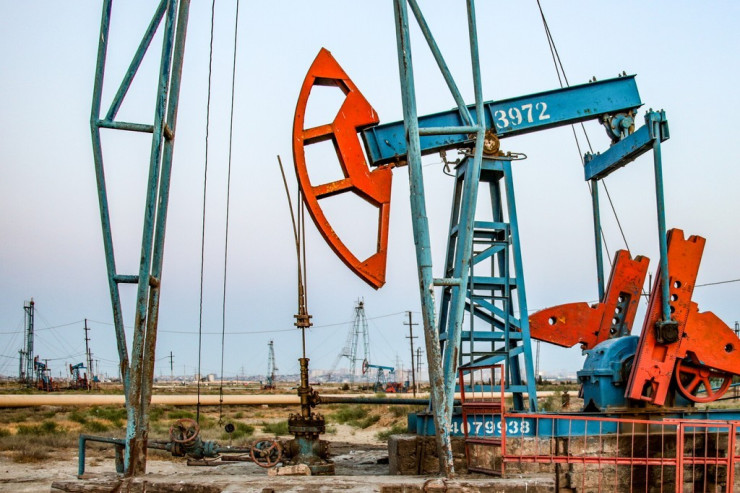 Rusiyanın  neft gəlirləri   çökdü