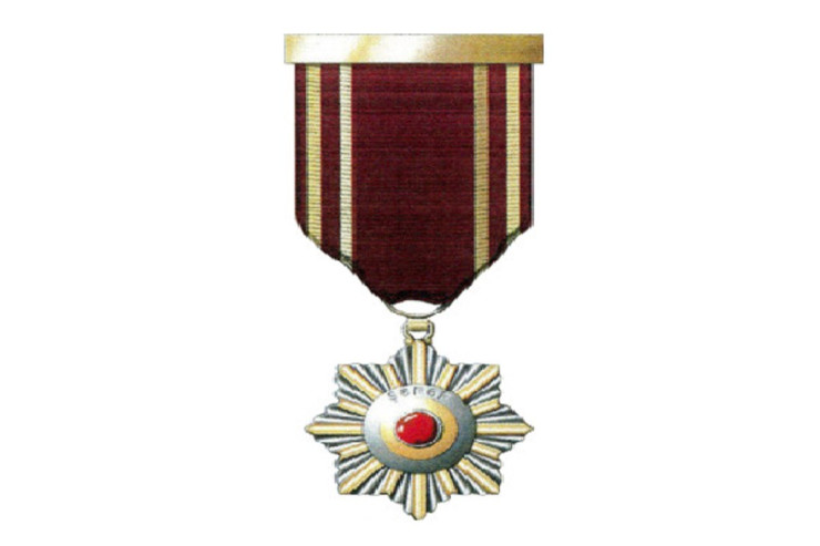 Prezident Xalq artistini “Şərəf” ordeni ilə təltif etdi