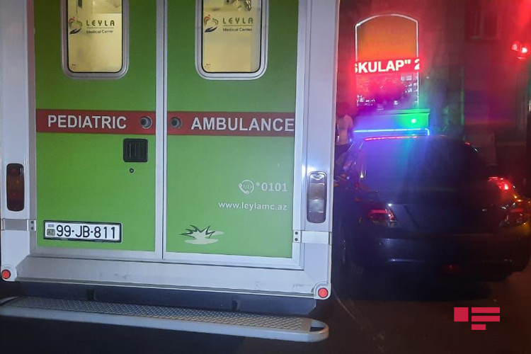 Bakıda ambulans qəzaya uğradı, həkim xəsarət aldı - FOTO 
