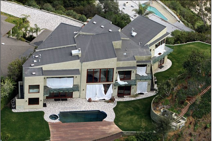 Məşhur müğənni evini satdı:  Bu qədər pul itirdi 