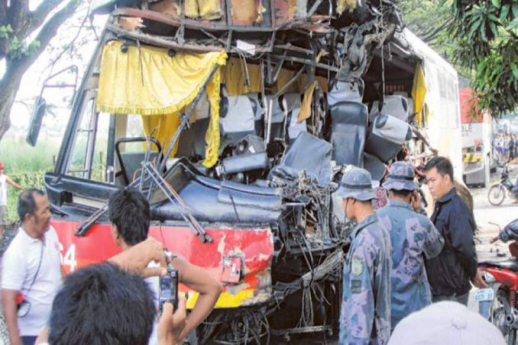Avtobus yanacaqdaşıyan maşınla toqquşdu – 9 ÖLÜ 