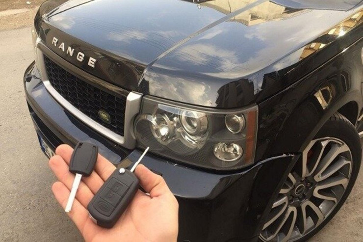 Bakıda qadının "Range Rover"i qaçırıldı