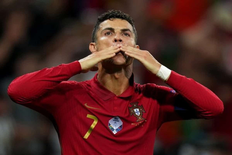 "Ronaldonun yanında öskürürlər, penalti verilir"