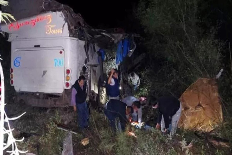 Turist avtobusu qəzaya uğradı, ölən və yaralananlar var