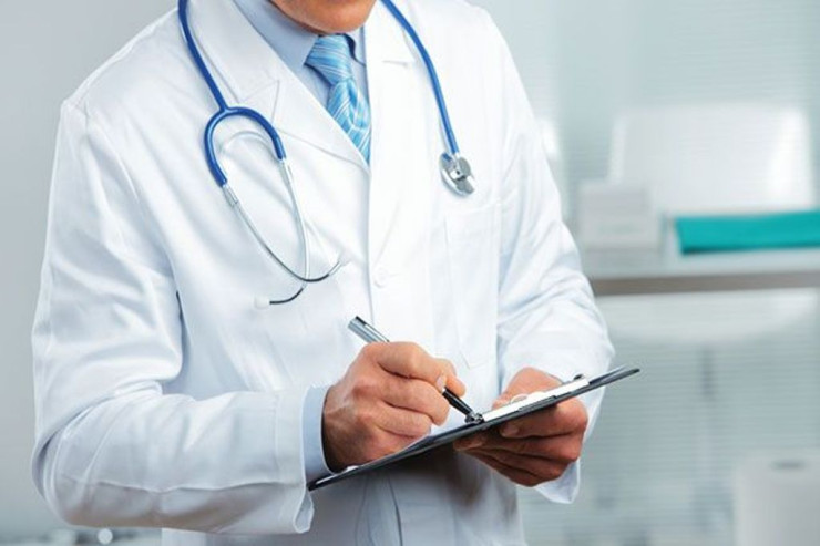 Azərbaycanda baş həkimi  hədələyib PUL İSTƏDİLƏR