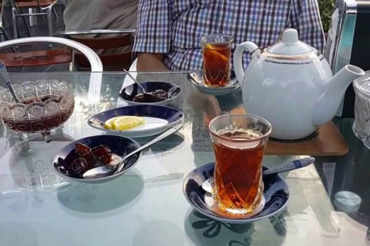 Azərbaycanda kişi kafedə öldü