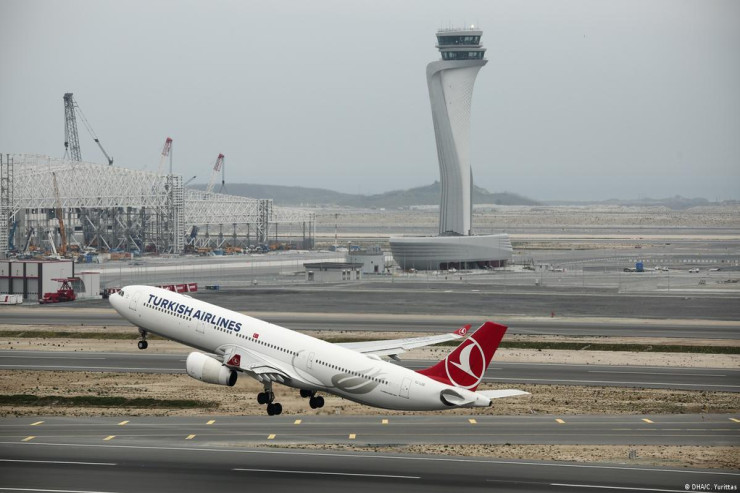 32 yaşlı qadın aeroportda özünü öldürdü - FOTO 
