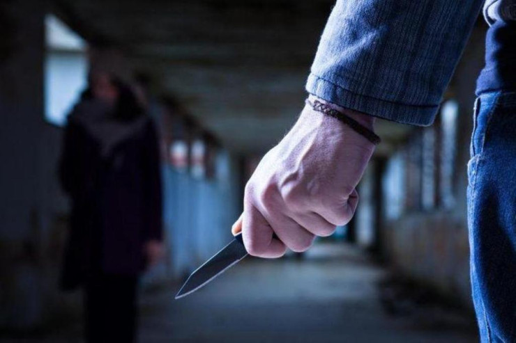 Bakıda qadın bıçaqlandı