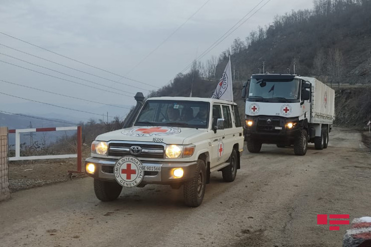  BQXK-nın avtomobilləri   Xankəndi-Laçın yolundan  maneəsiz   keçdi - VİDEO 