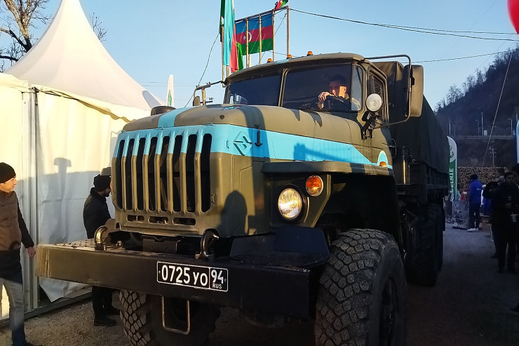 Sülhməramlıların təminat maşını yenə maneəsiz keçdi - FOTO 