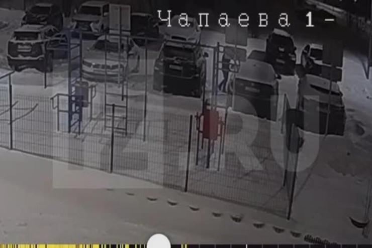İki nəfər lüks avtomobilləri  YANDIRDI - ANBAAN GÖRÜNTÜ  