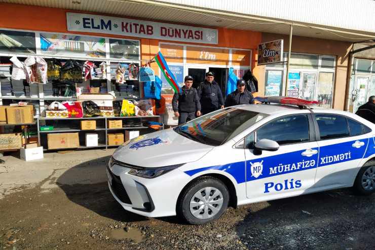 Qarət olunan mağaza və polis maşını