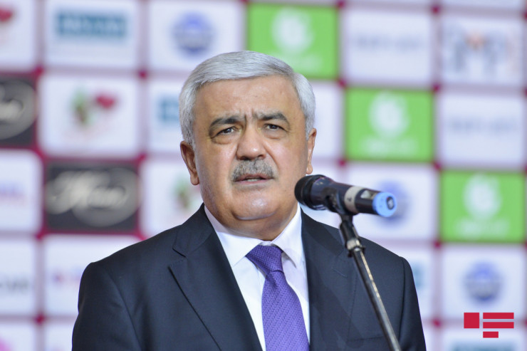 Rövnəq Abdullayev vəzifəsindən azad edildi - SƏRƏNCAM 