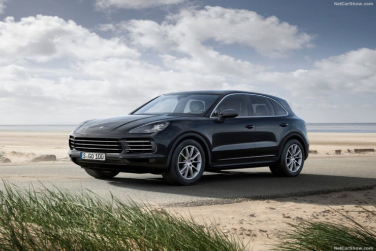  Azərbaycanlı milyonçu   bir mahnıya görə ona  “Porshe Cayenne”   bağışladı