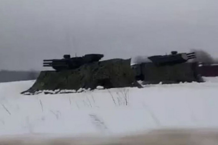 Rusiyanın zenit-raket sistemi  qarlı sahədə qaldı: Kömək göndərildi - FOTO 