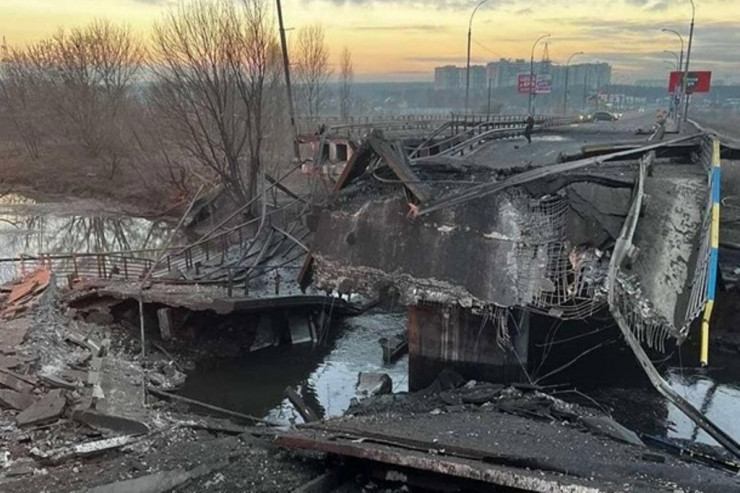 Kiyevə tank hücumu  başladı: Daha bir  Rusiya təyyarəsi  vuruldu