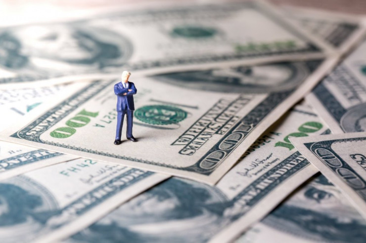 Azərbaycanlı milyarder bir ildə  220 milyon dollar İTİRDİ 